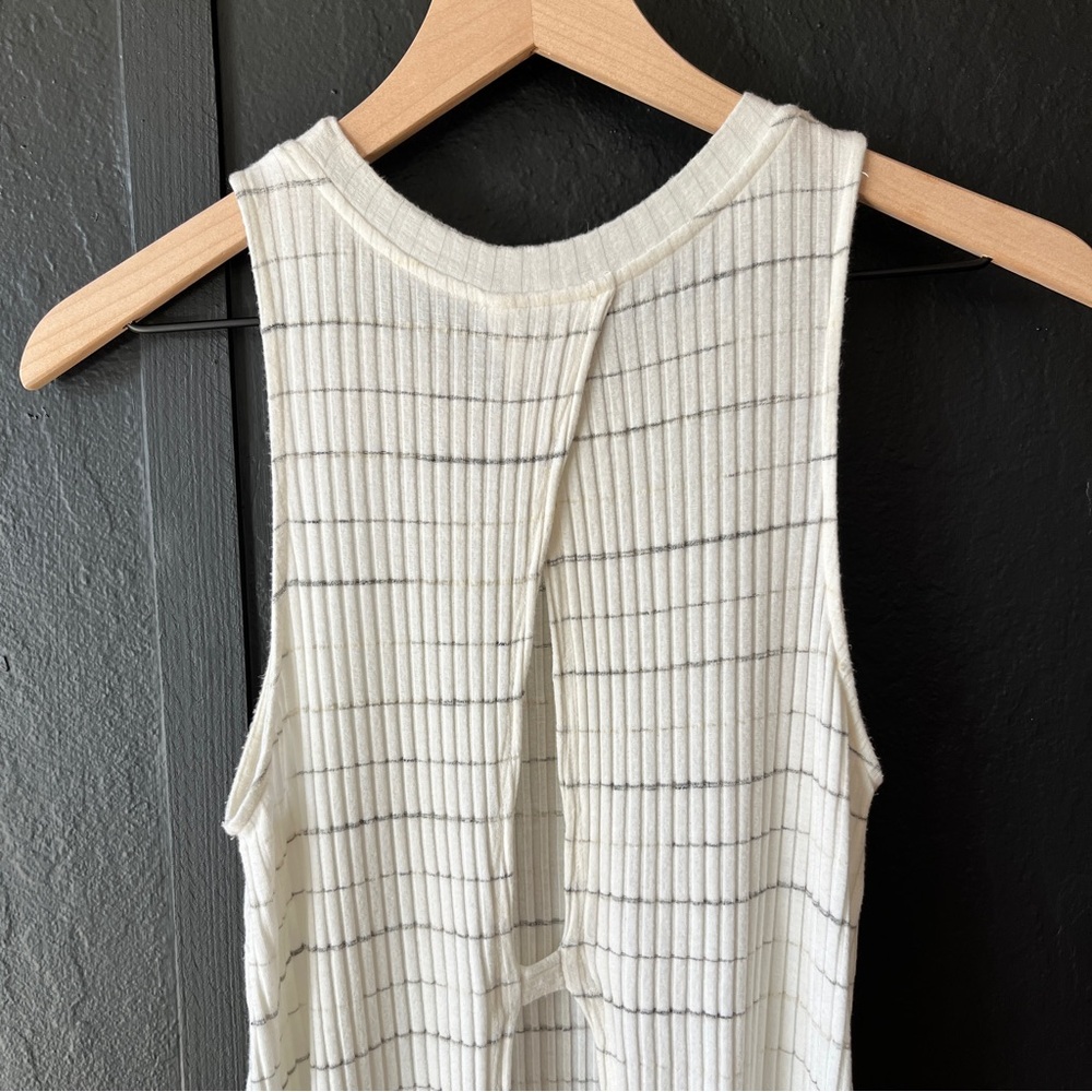 Lush Ribbed Striped Open Back Tank Top - Picture 5 of 10